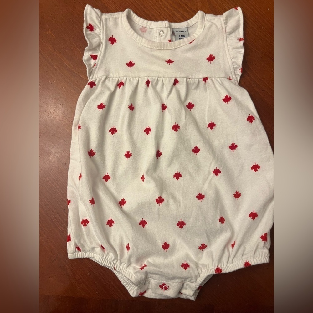 3/$20 Old Navy baby romper Maple Leafs 6-12M